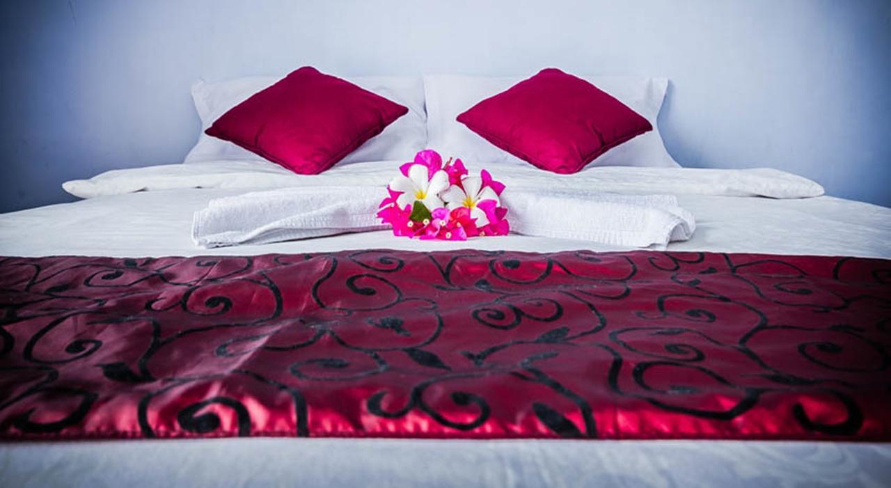 Turtle Beach Hotel Ujunggenteng Rum bild