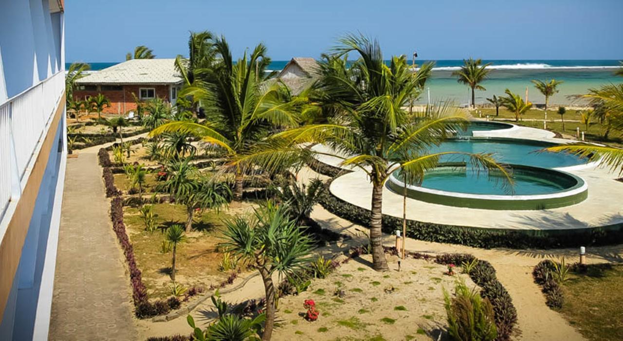 Turtle Beach Hotel Ujunggenteng Rum bild