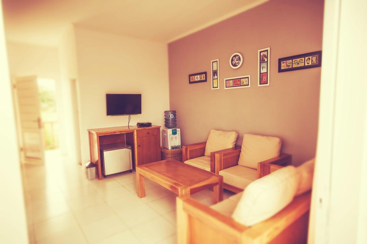Turtle Beach Hotel Ujunggenteng Exteriör bild